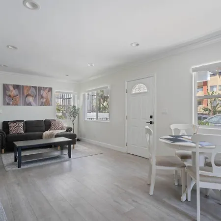 Serene Home In Central Burbank